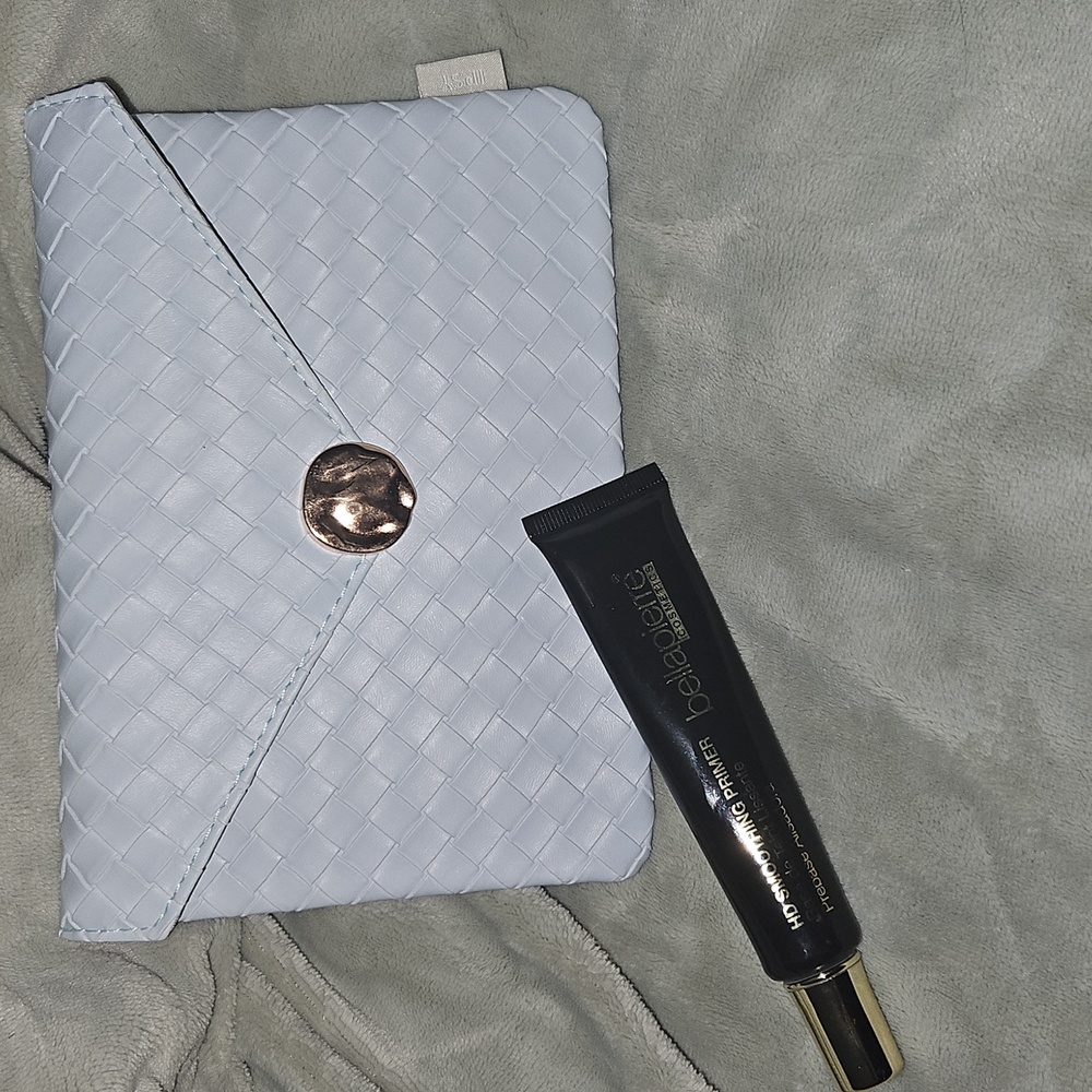 Ipsy bag with bellapierre HD primer